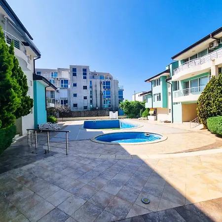 Nev Getaway For 2 *